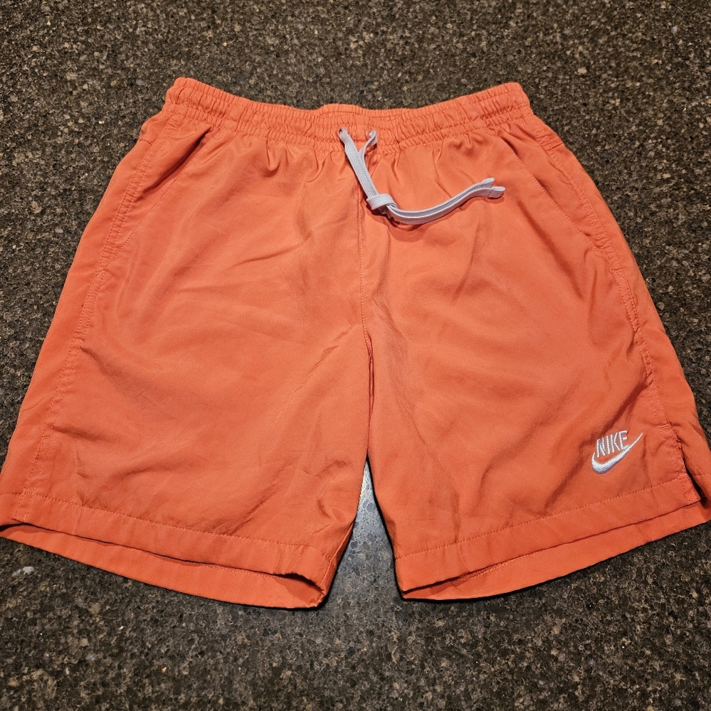 Men's Nike Club Woven Flow Shorts - Small